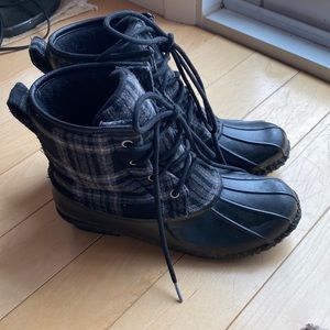 Like new plaid winter boots ❄️